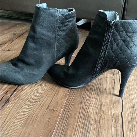 Black high heel booties - Picture 2 of 2